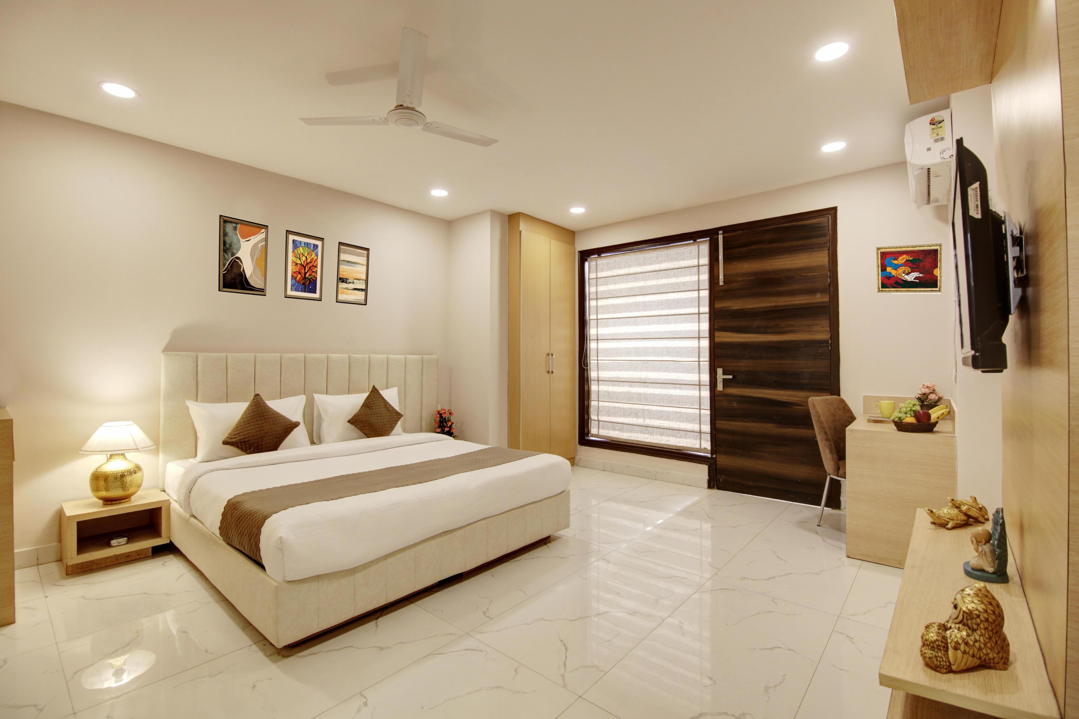 Limewood Stay Corporate - Huda City Centre Room Type - Superior Rooms with Balcony
