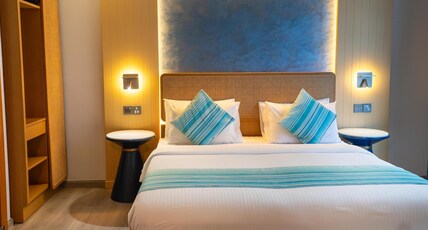 UMET Seaview Hotel with free return airport transfer Room Type - Superior Suite