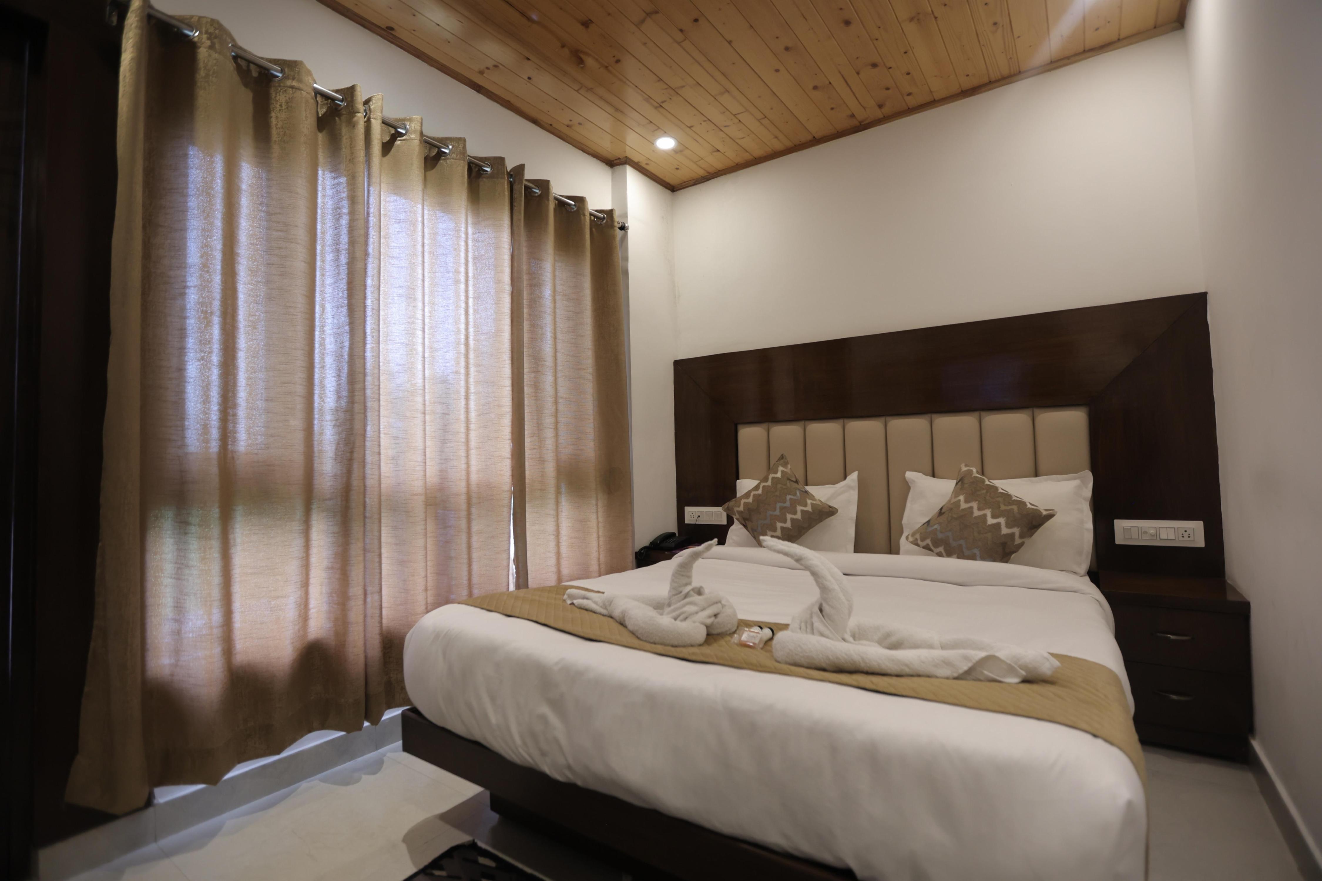 StudioZ Paradize Hills Room Type - Super Deluxe Queen Bedroom with Balcony