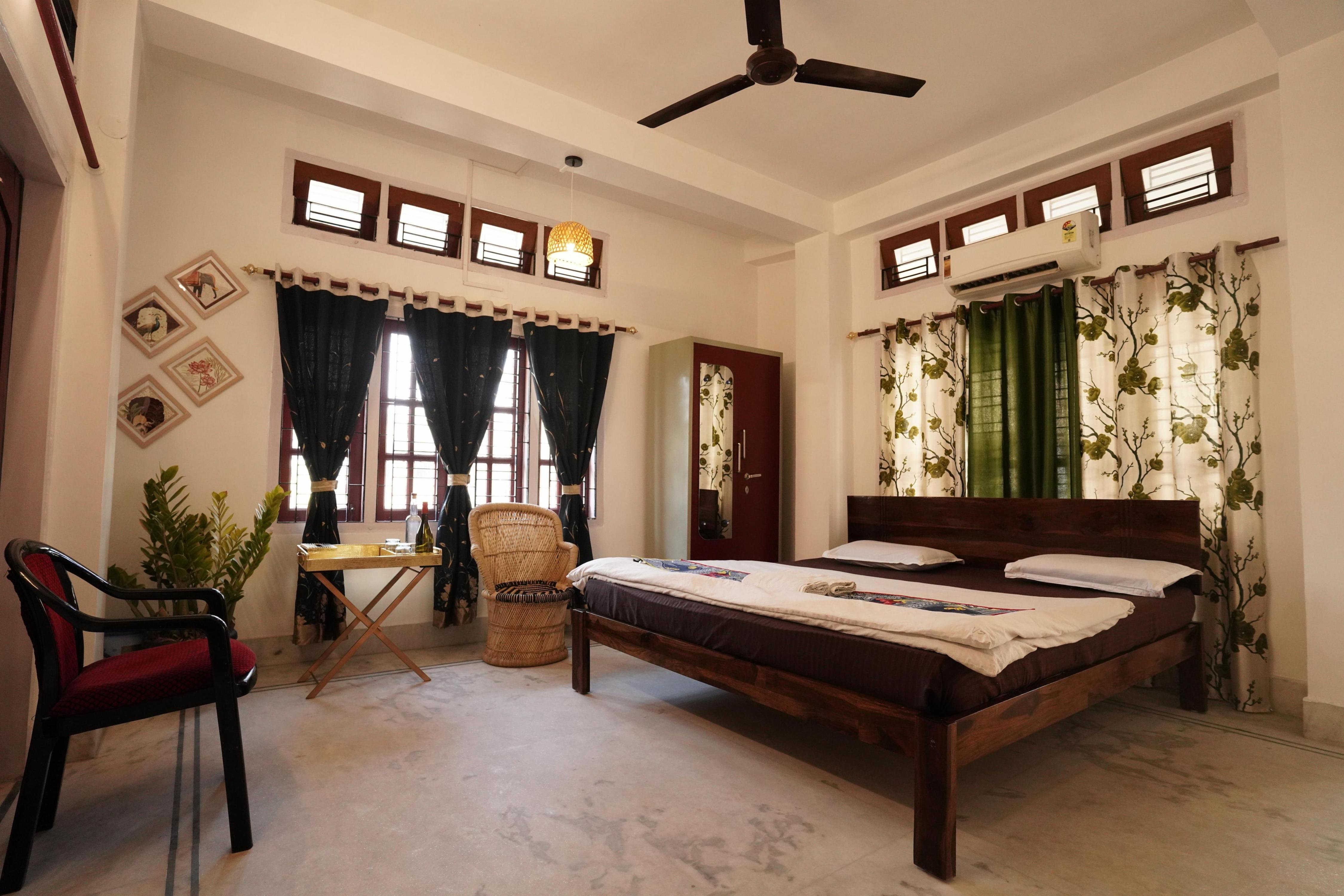 The Castleton Mansion | A Boutique Stay Room Type - Deluxe Room with AC & Free Wifi In a Apartment