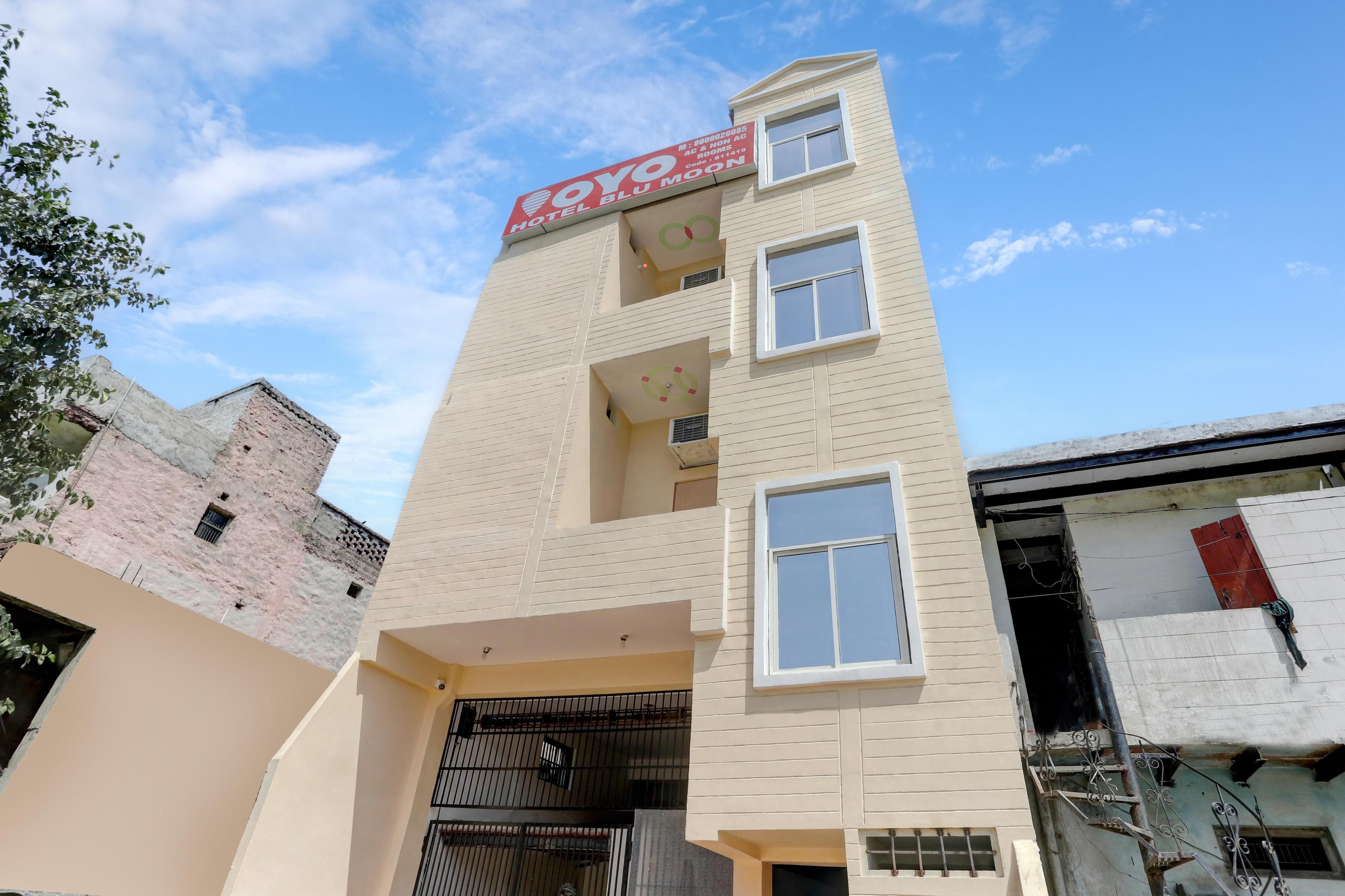 Hotel O Blu Moon - Tap to explore photos