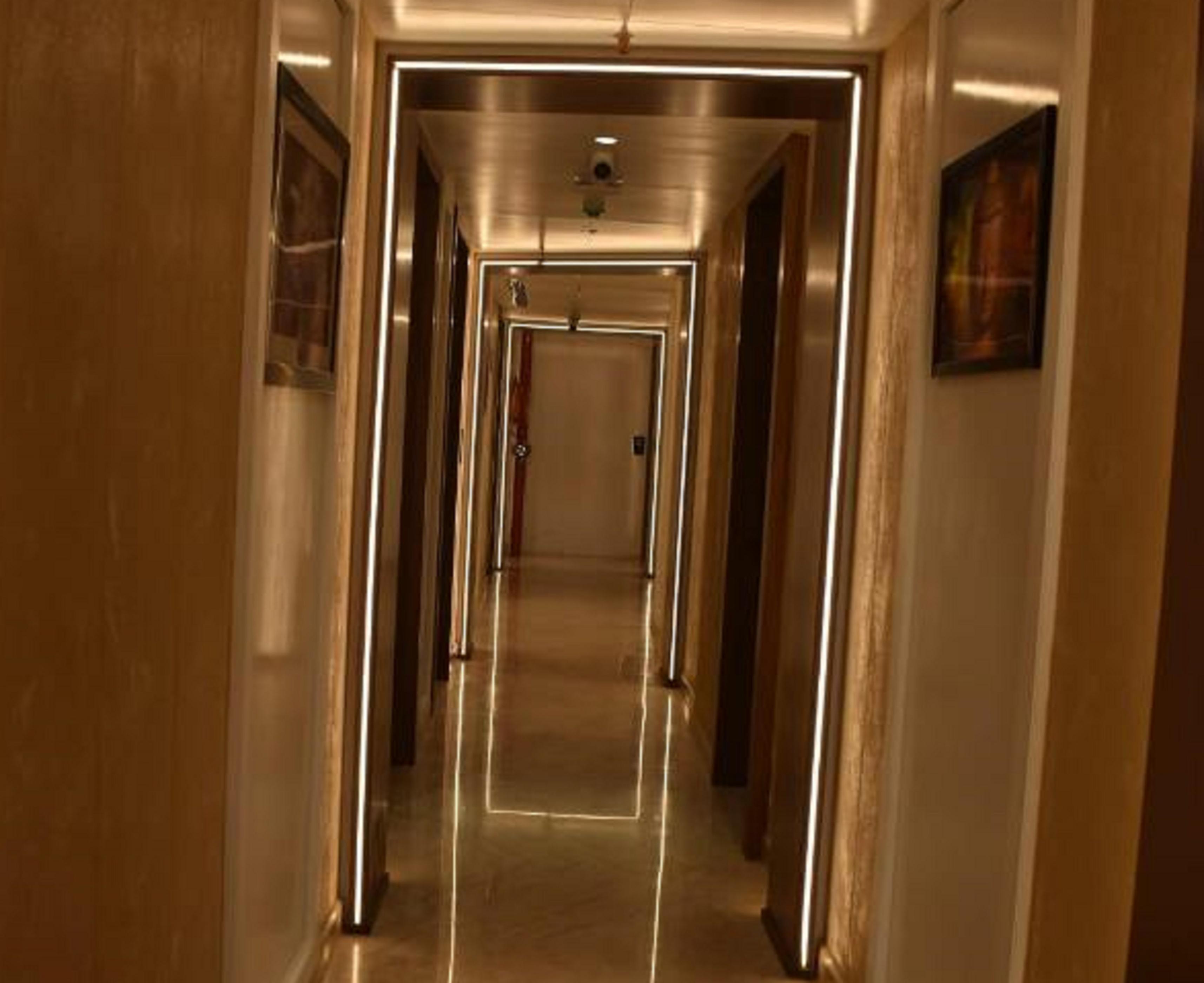 SRS Suites - Tap to explore photos