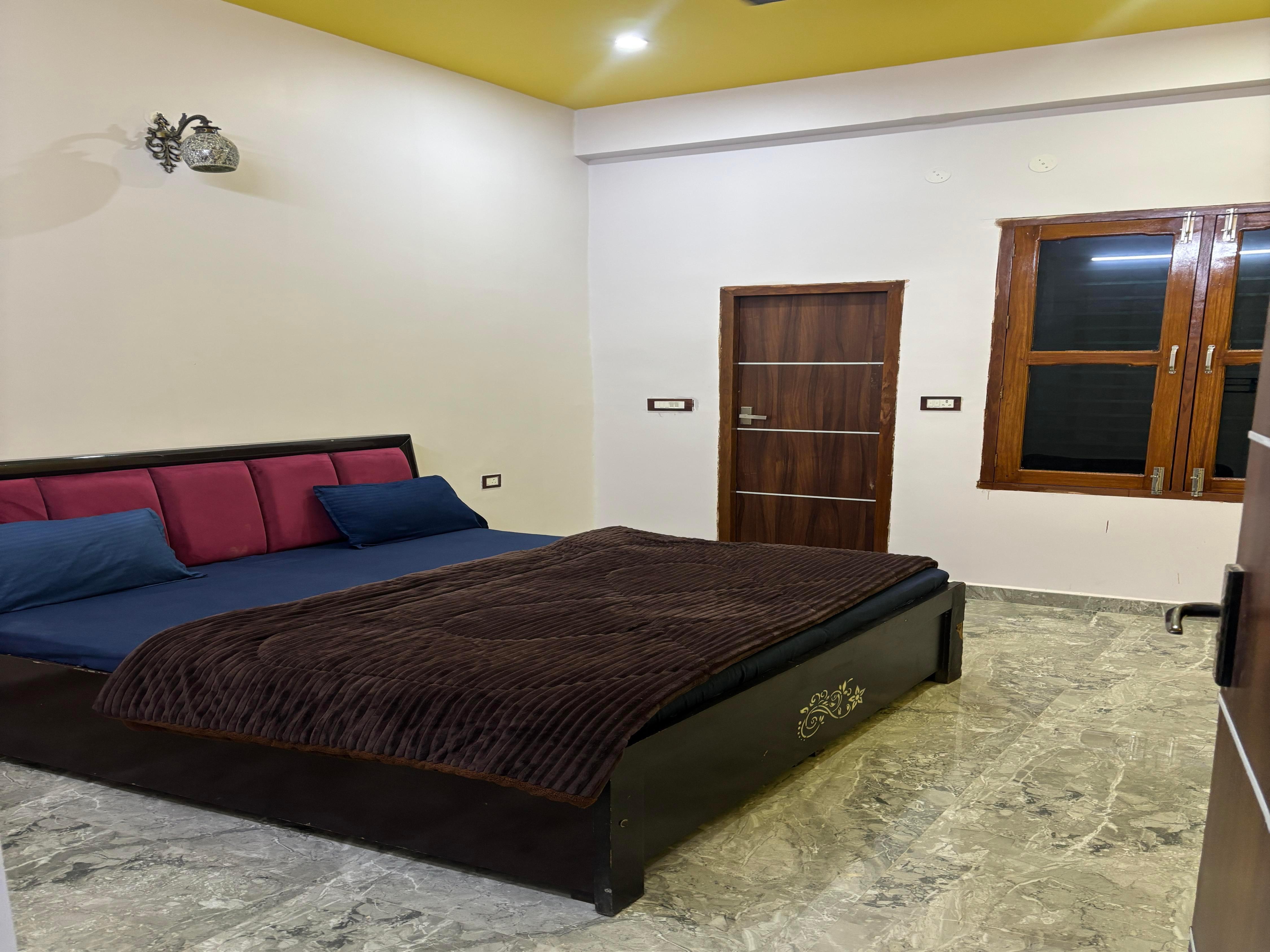 Manavi home stay - Tap to explore photos