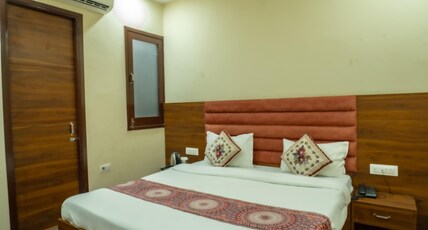 HOTEL TARRYTOWN Room Type - Deluxe Room