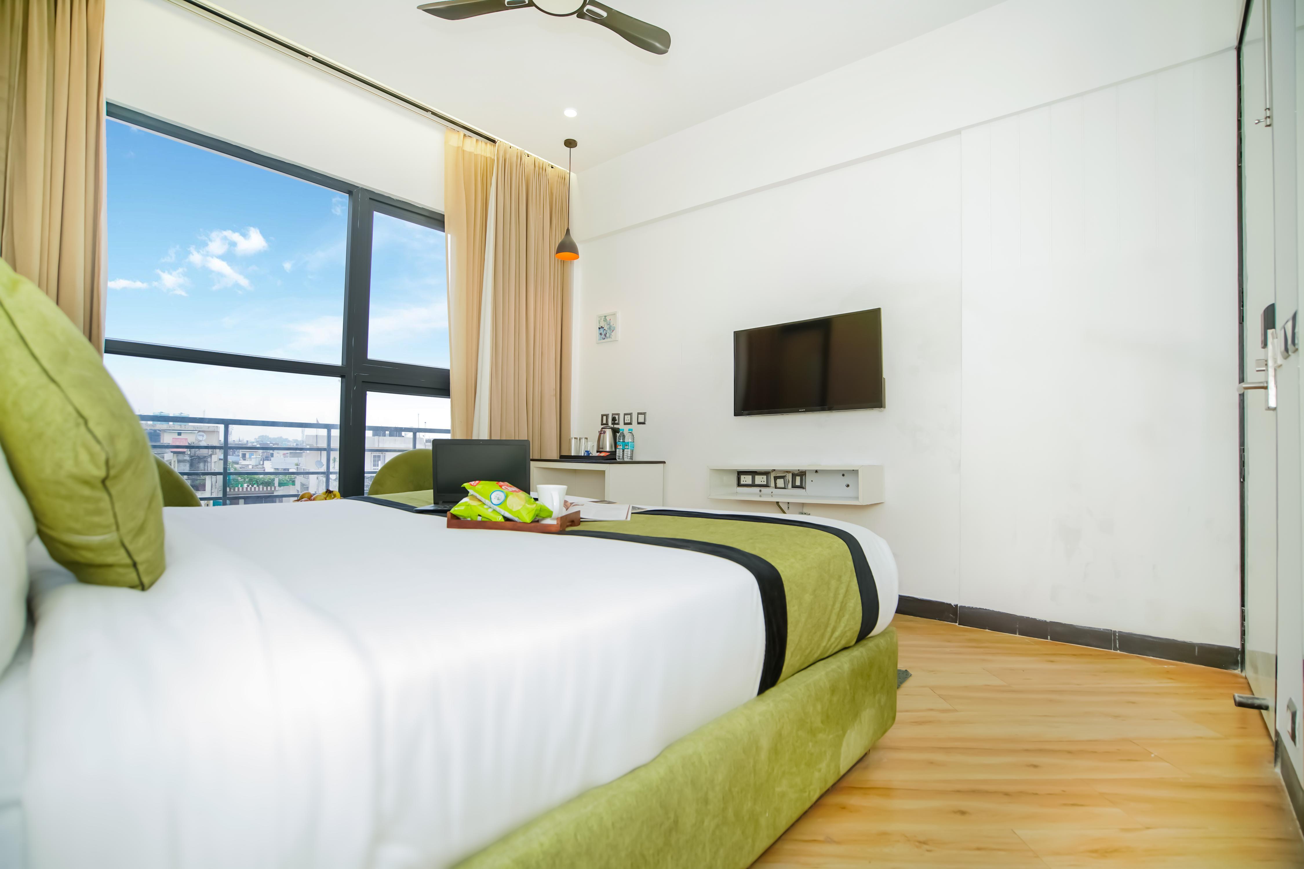 AK Continental - Tap to explore photos