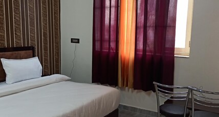 Star Light Home Stay and Restaurant Room Type - AC Bedroom 5