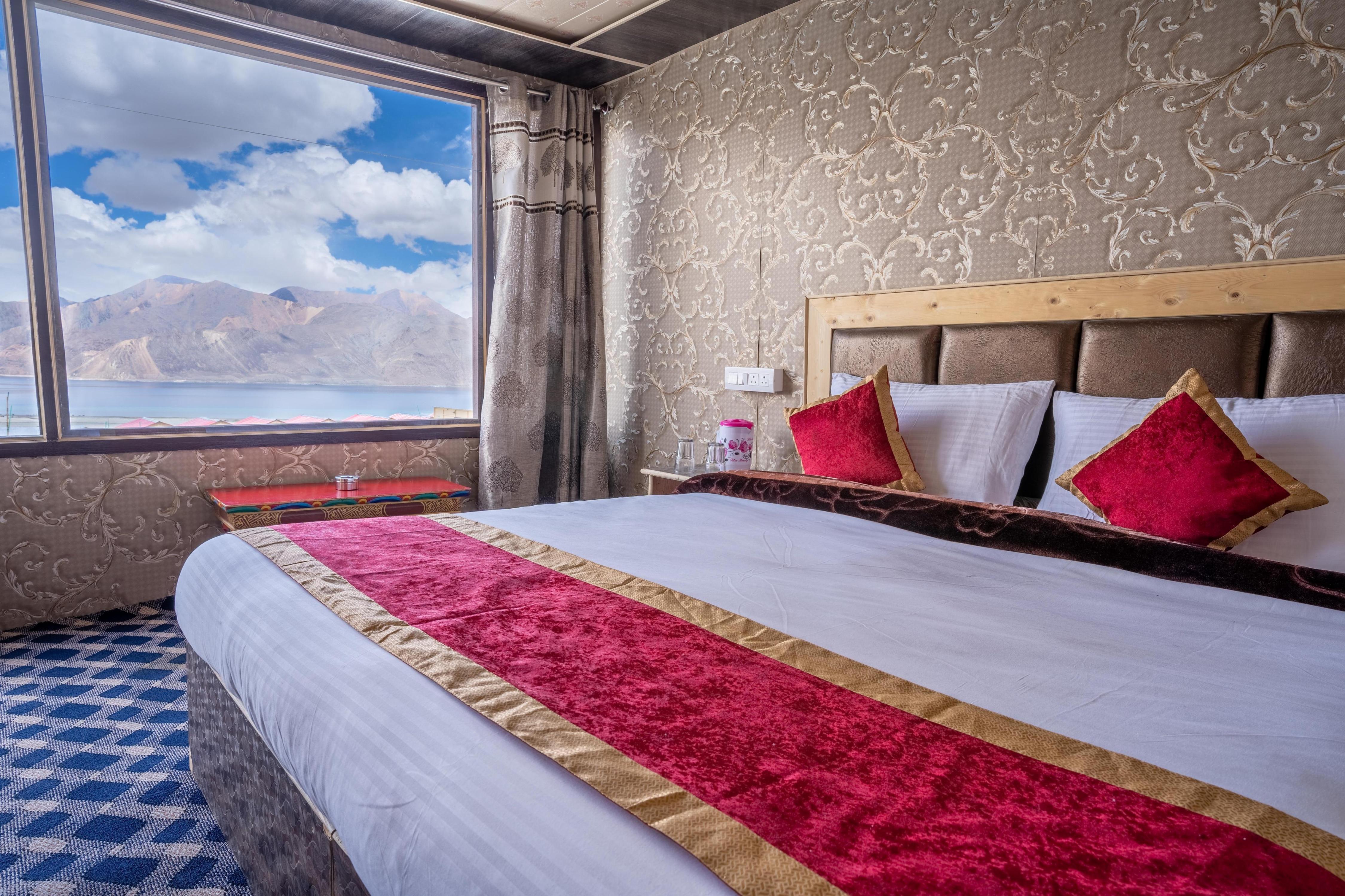 Pangong Bliss Cottage Room Type - Deluxe Cottage with Lake View