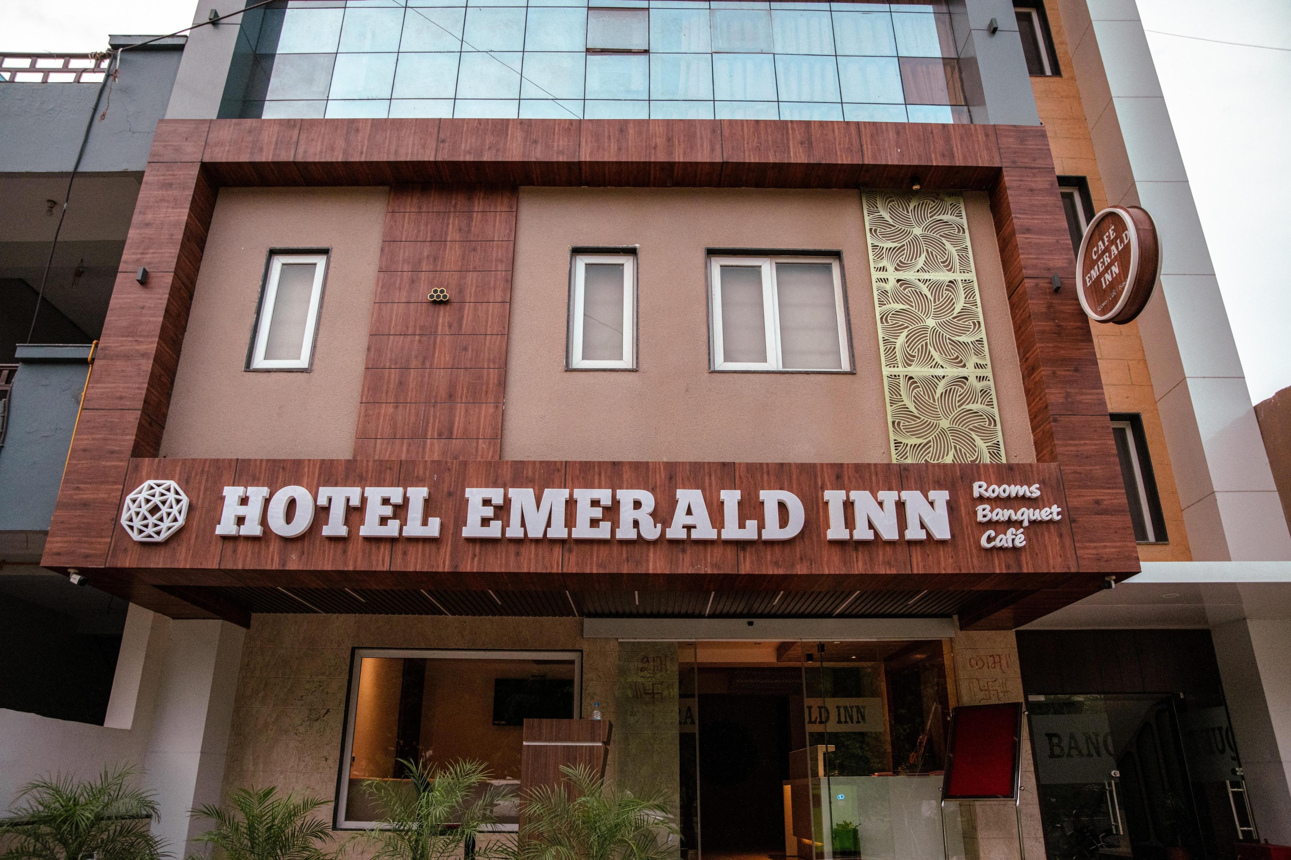 Hotel Emerald Inn