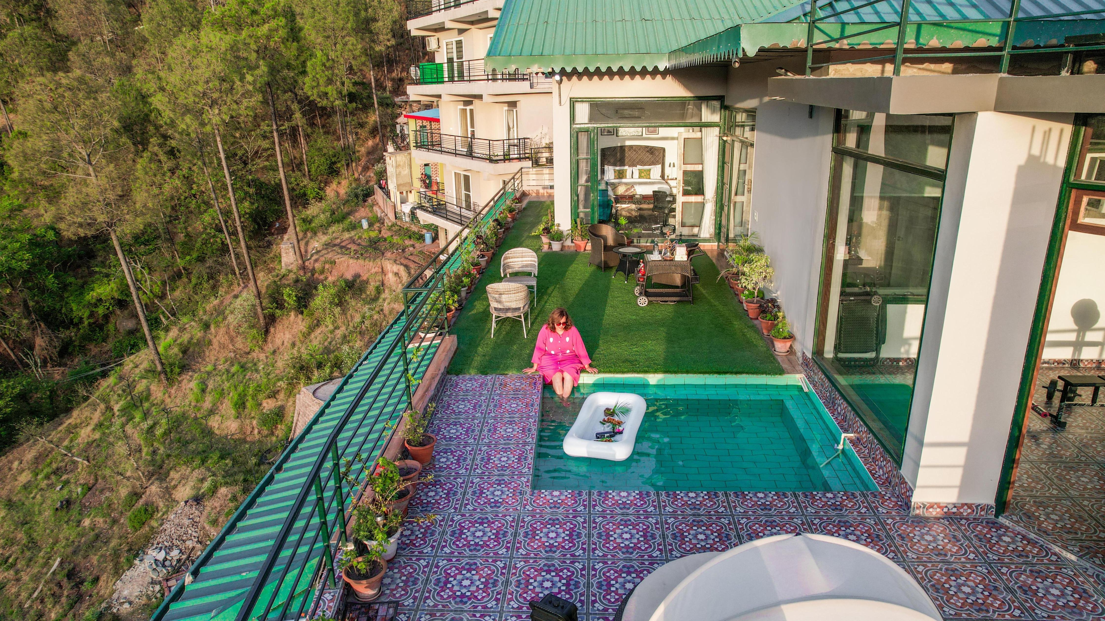 ELIVAAS Signature Dilli House 3 BHK Villa with Pvt Plunge Pool & Jacuzzi - Tap to explore photos
