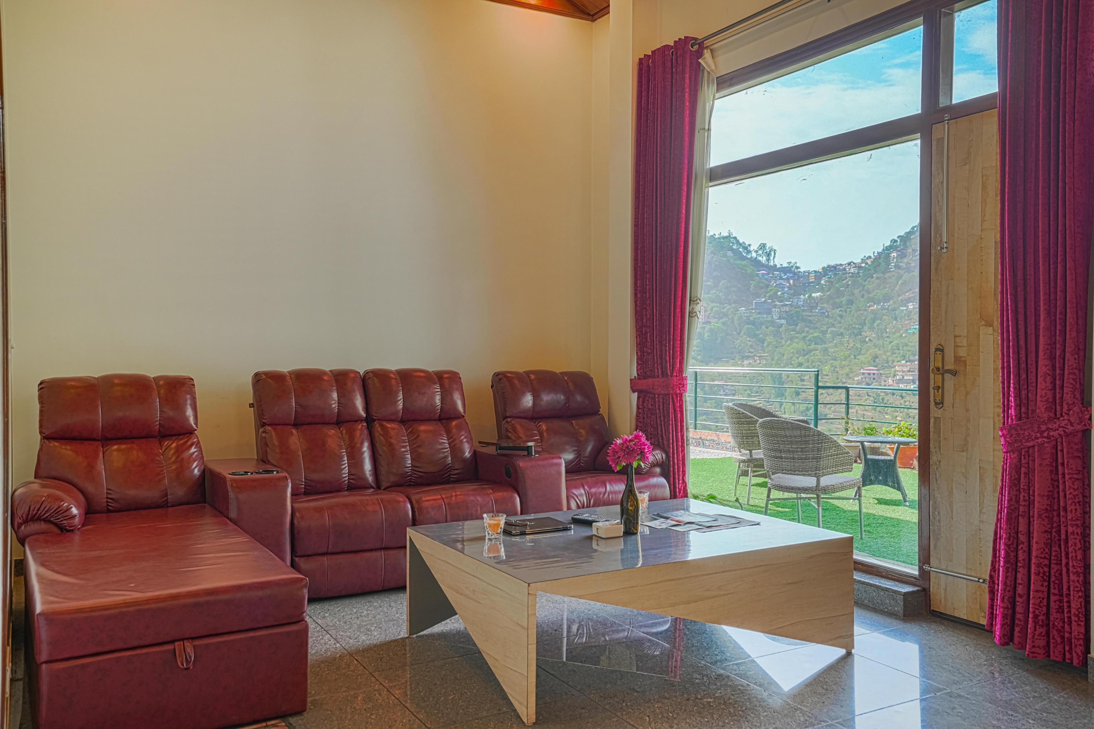 ELIVAAS Signature Dilli House 3 BHK Villa with Pvt Plunge Pool & Jacuzzi - Tap to explore photos