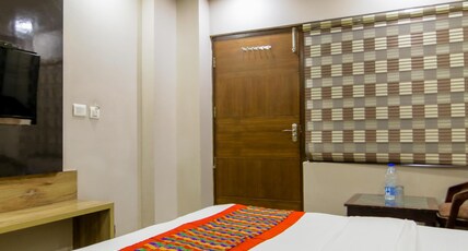 Hotel Anand - 5 Minutes from NDLS Station Room Type - Deluxe Double Room Hotel Anand - 5 Minutes from NDLS Station Room Type - Deluxe Double Room