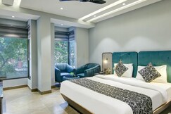 Hotel Uptown - Luxury Restaurant & Rooftop Near Connaught Place