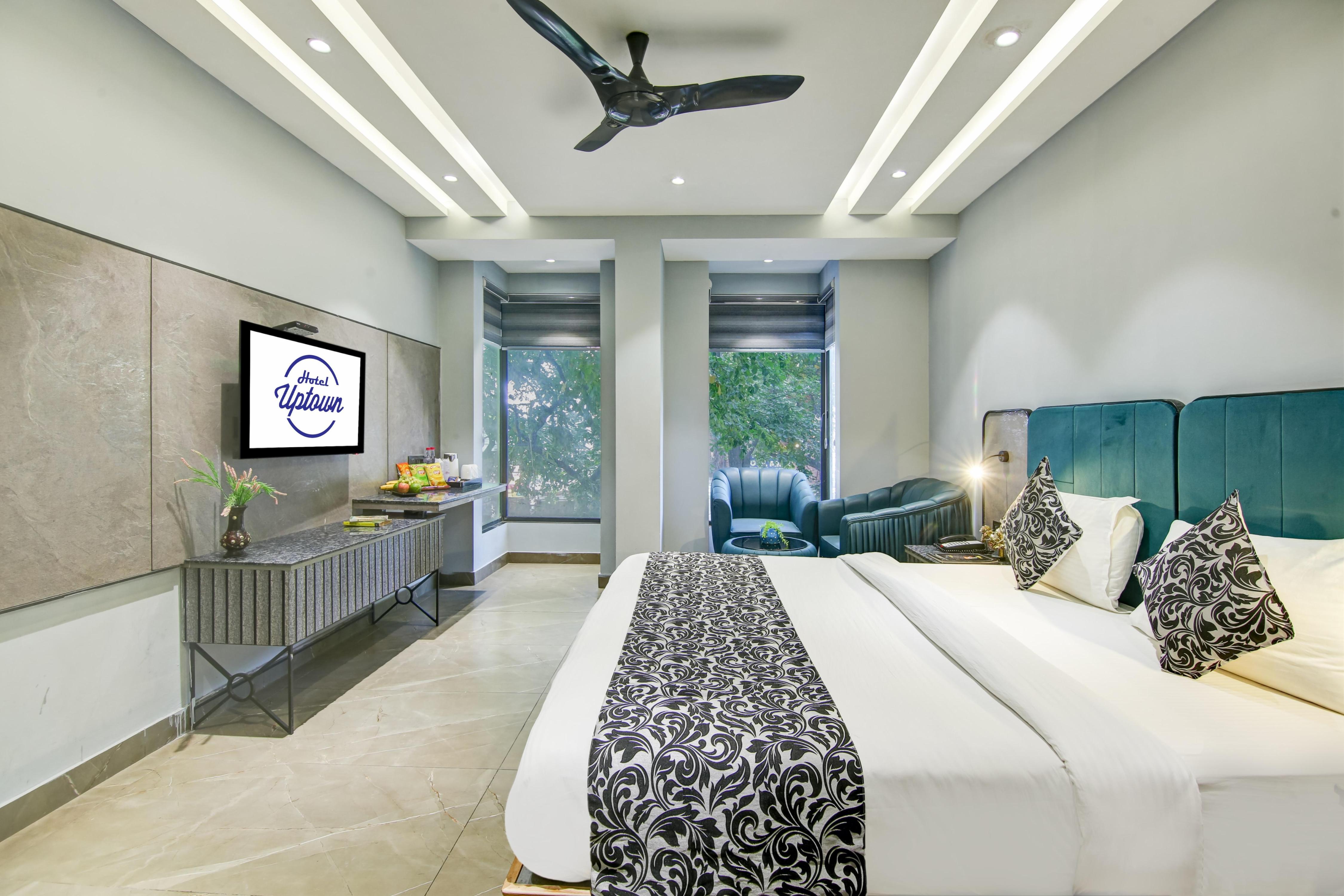 Hotel Uptown - Luxury Restaurant & Rooftop Near Connaught Place - Tap to explore photos