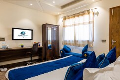 BNB Sakura | Golf Course Rd