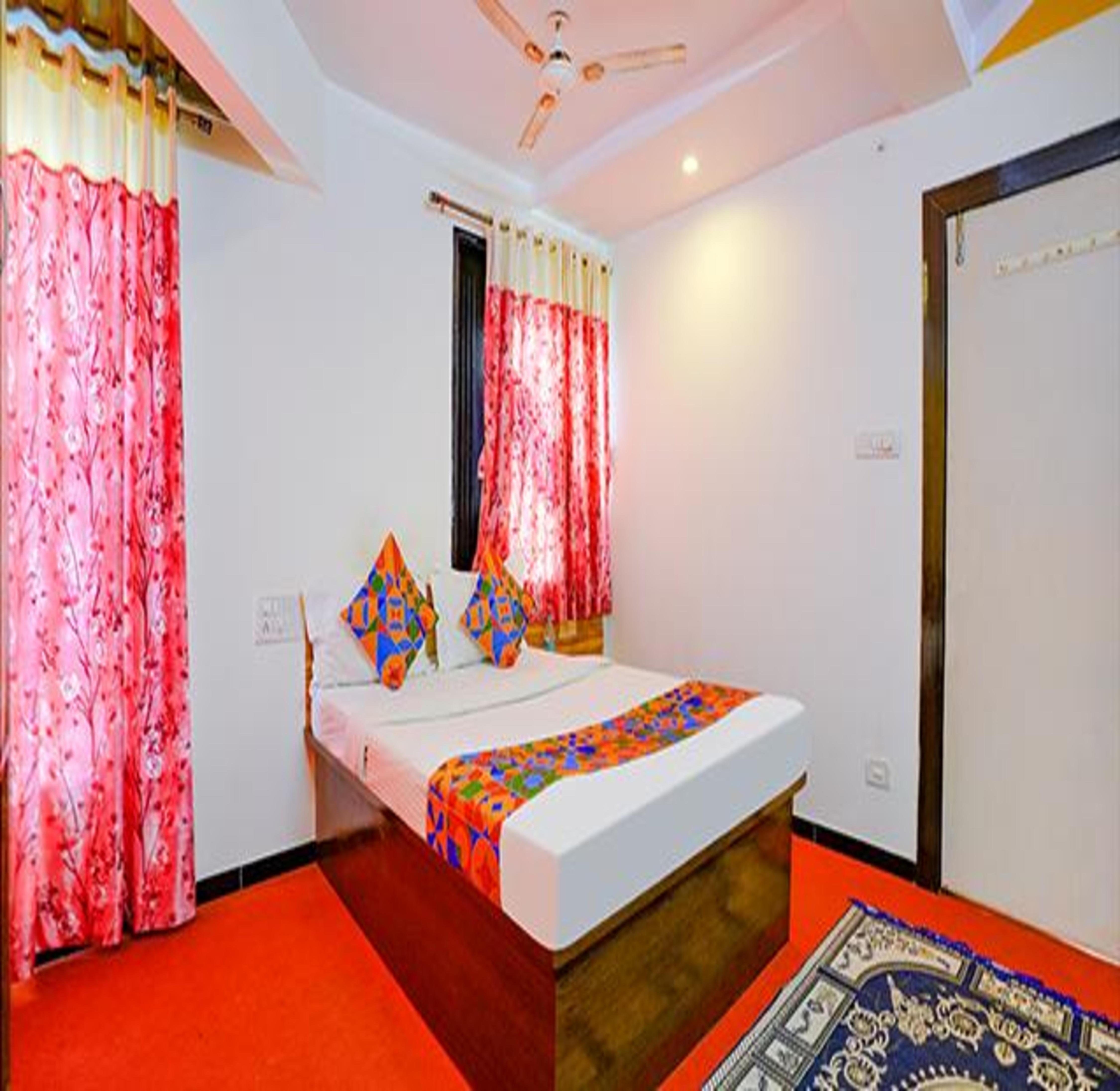 FabHotel Sai Chatra - Tap to explore photos