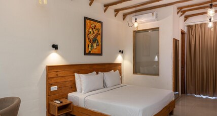 Ekawa Ganga by Lawrence Hotels Room Type - Deluxe room with Private Balcony