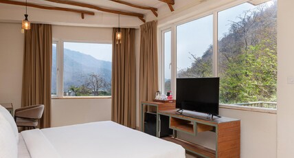 Ekawa Ganga by Lawrence Hotels Room Type - Luxury Room with Mountain View and Forest View with balcony Ekawa Ganga by Lawrence Hotels Room Type - Luxury Room with Mountain View and Forest View with balcony