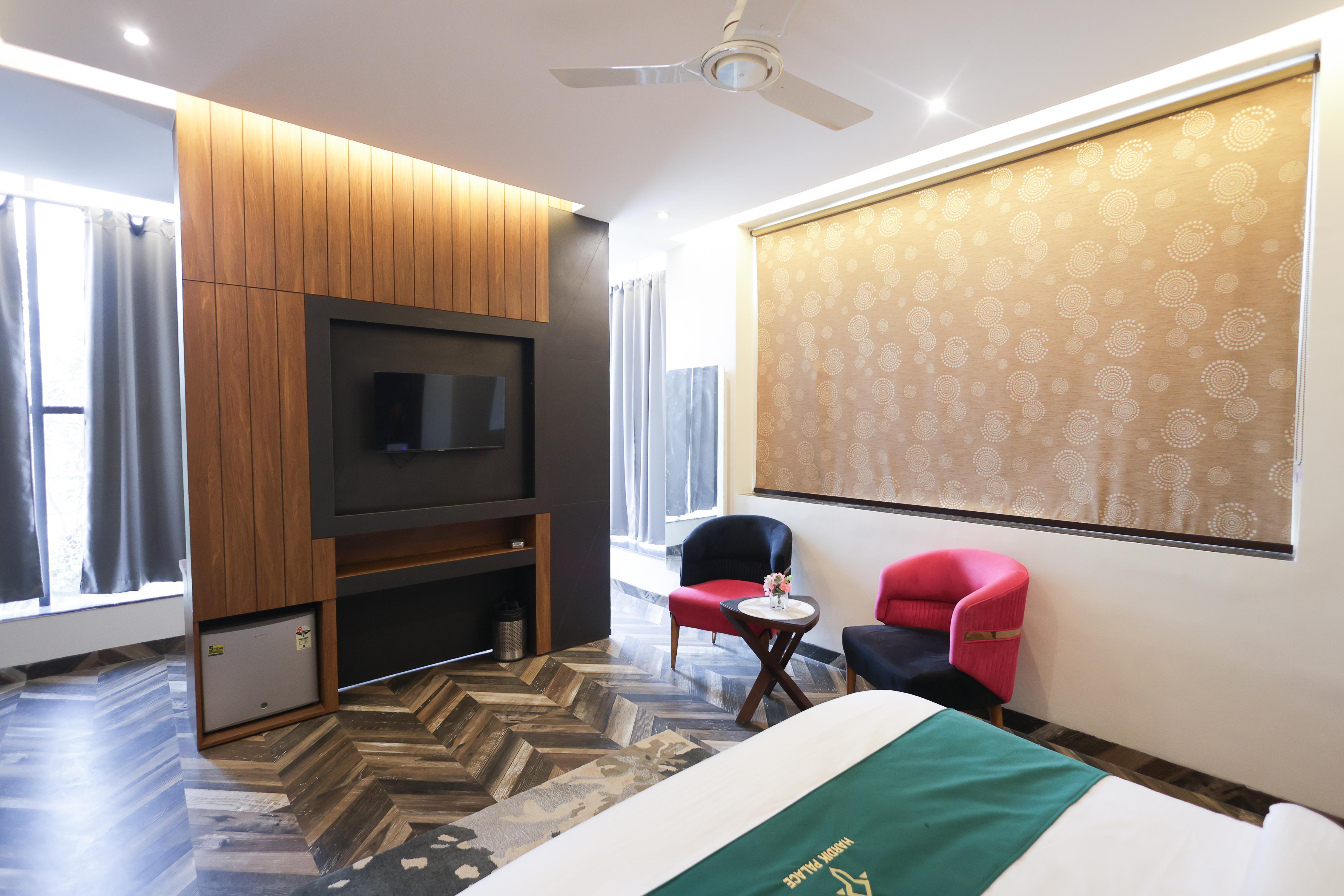 Hotel Hardik Palace - Tap to explore photos
