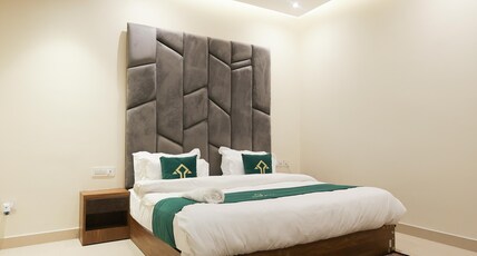 Hotel Hardik Palace Room Type - Deluxe Room