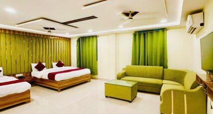 Hotel Vibrant Lawn And Banquet Room Type - Suite Room