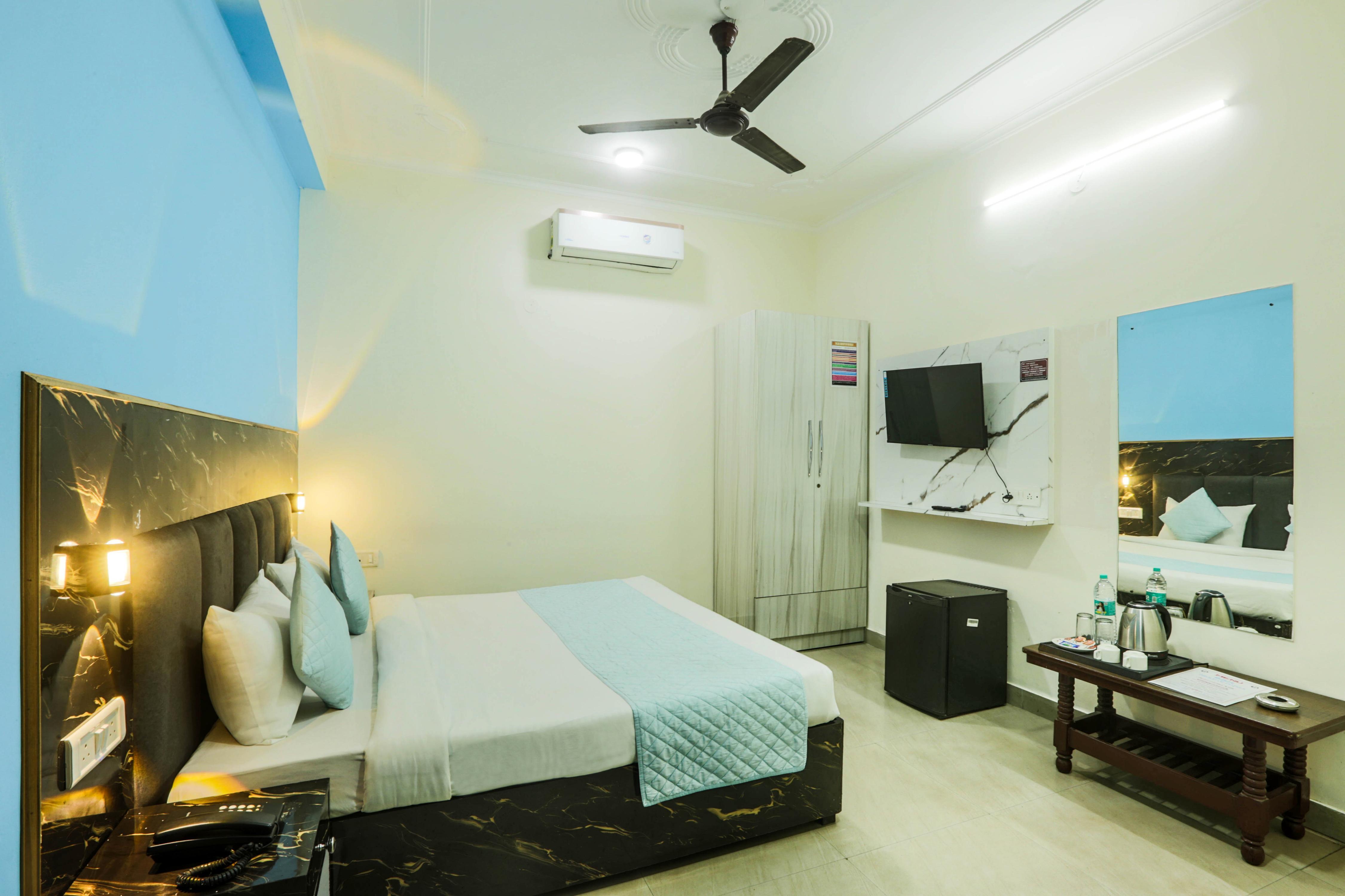 Airport Travel Inn Deluxe Mahipalpur - Tap to explore photos