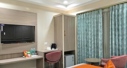 Hotel Sapphire House@5Mins from NDLS and Metro Room Type - Luxury King Bed Room Hotel Sapphire House@5Mins from NDLS and Metro Room Type - Luxury King Bed Room