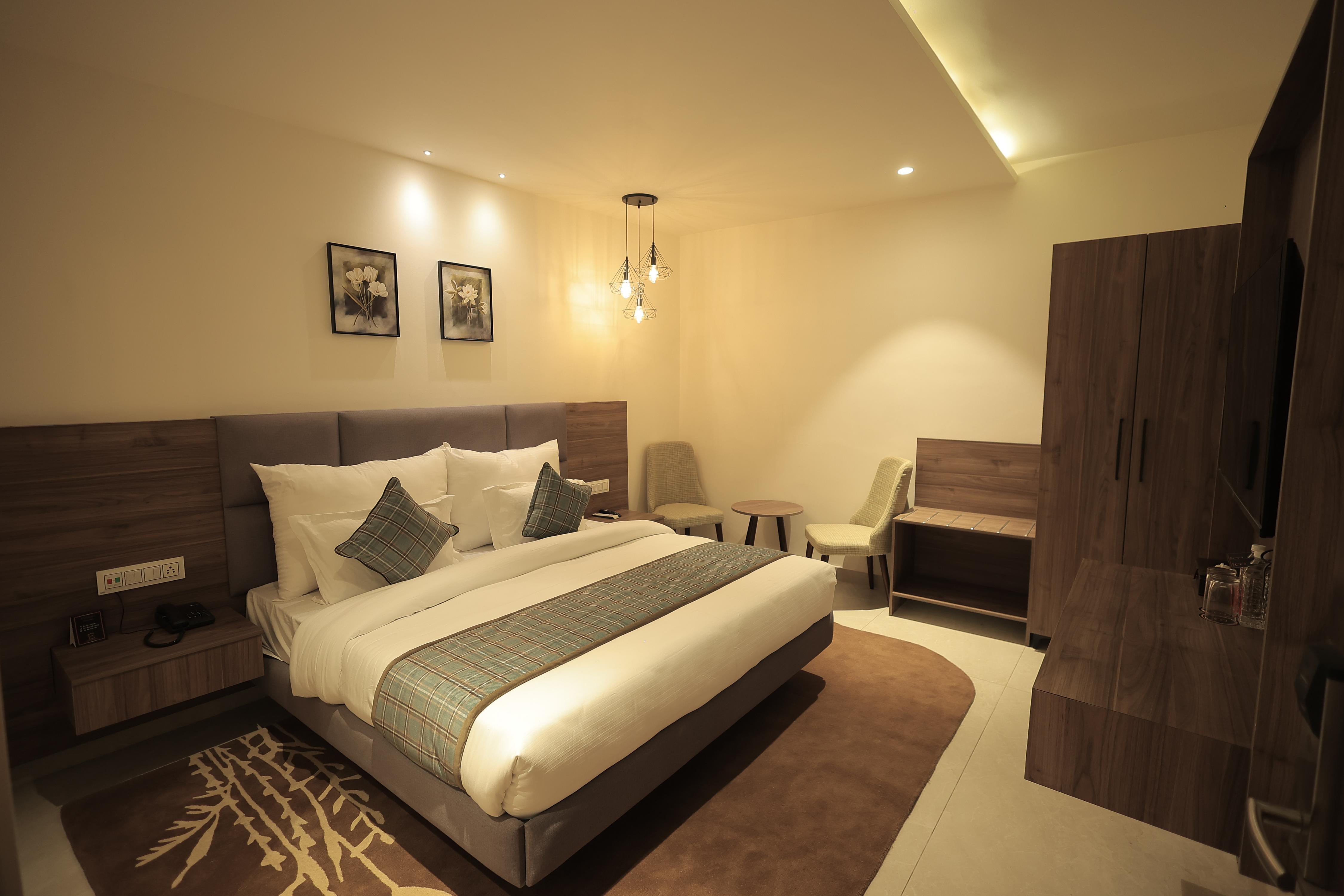 THE ELEGANCE Room Type - Corporate Room with Working Desk