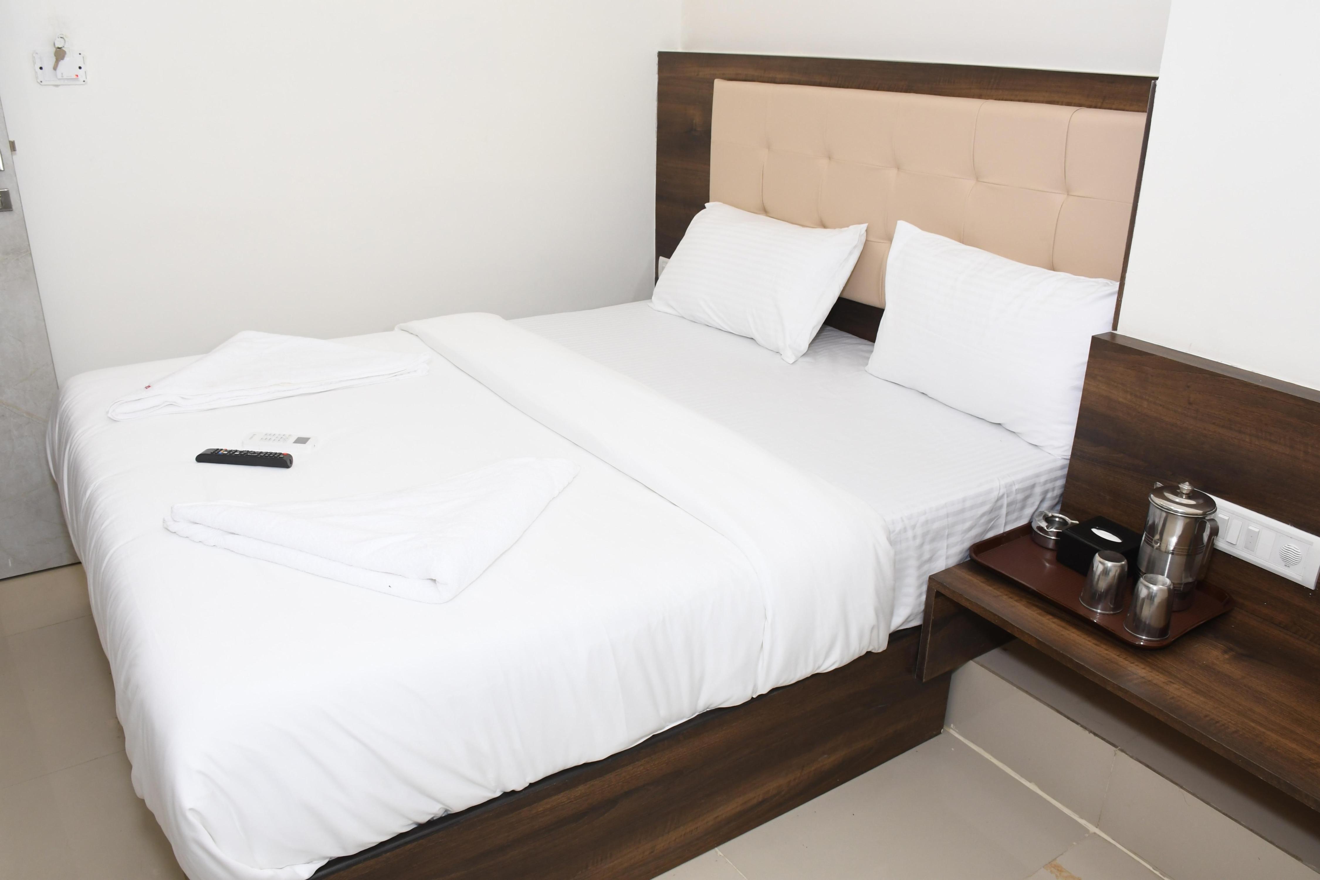Hotel Precious  Pearl Room Type - Deluxe Room