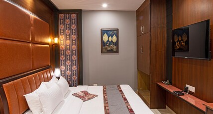 Hotel Adhiraja Palace Room Type - Super Deluxe Room - AC