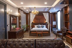 Hotel Adhiraja Palace