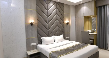Hotel Adhiraja Palace Room Type - Double Deluxe Room