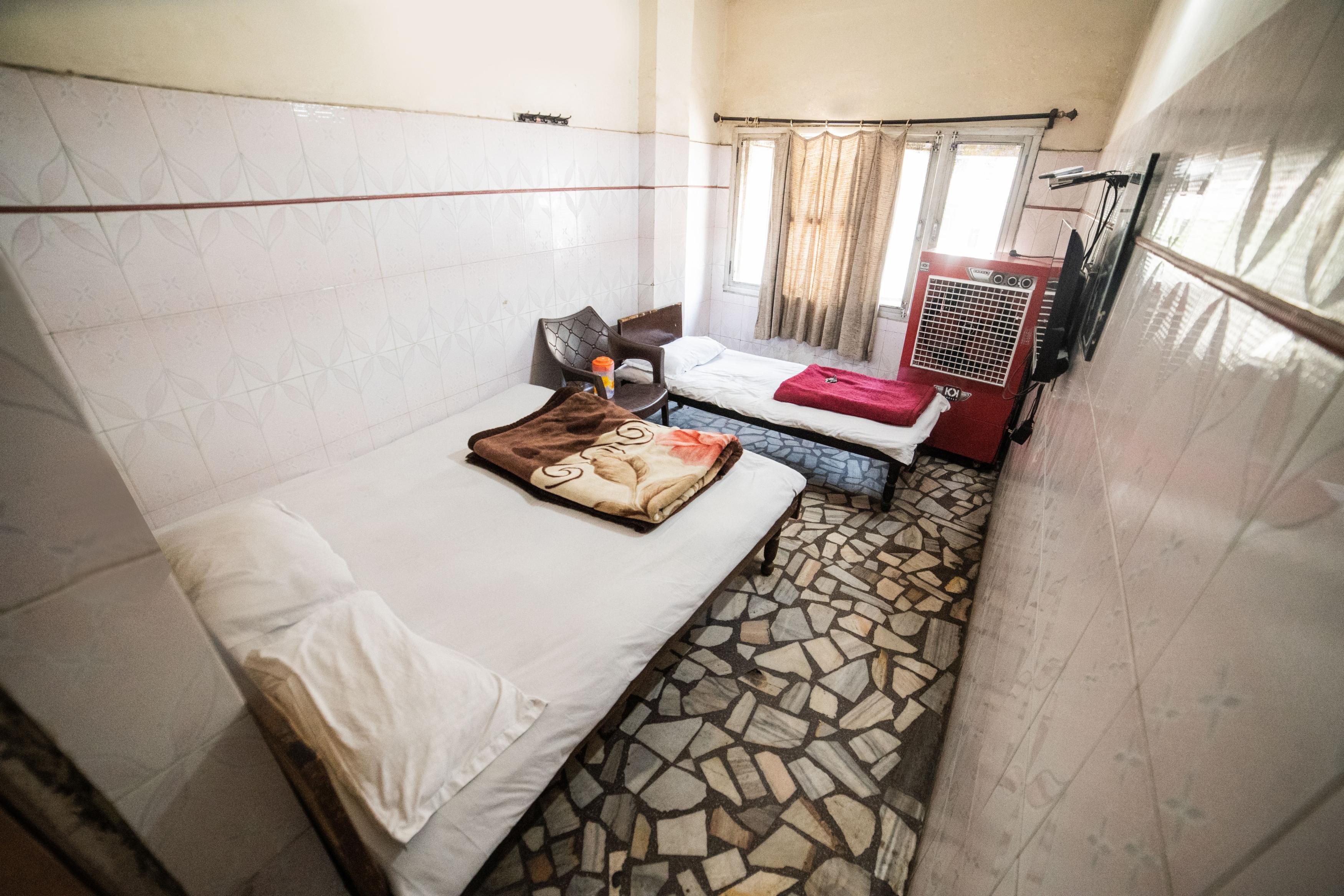 Hotel Raj Guest House Room Type - Triple Room (with Cooler)