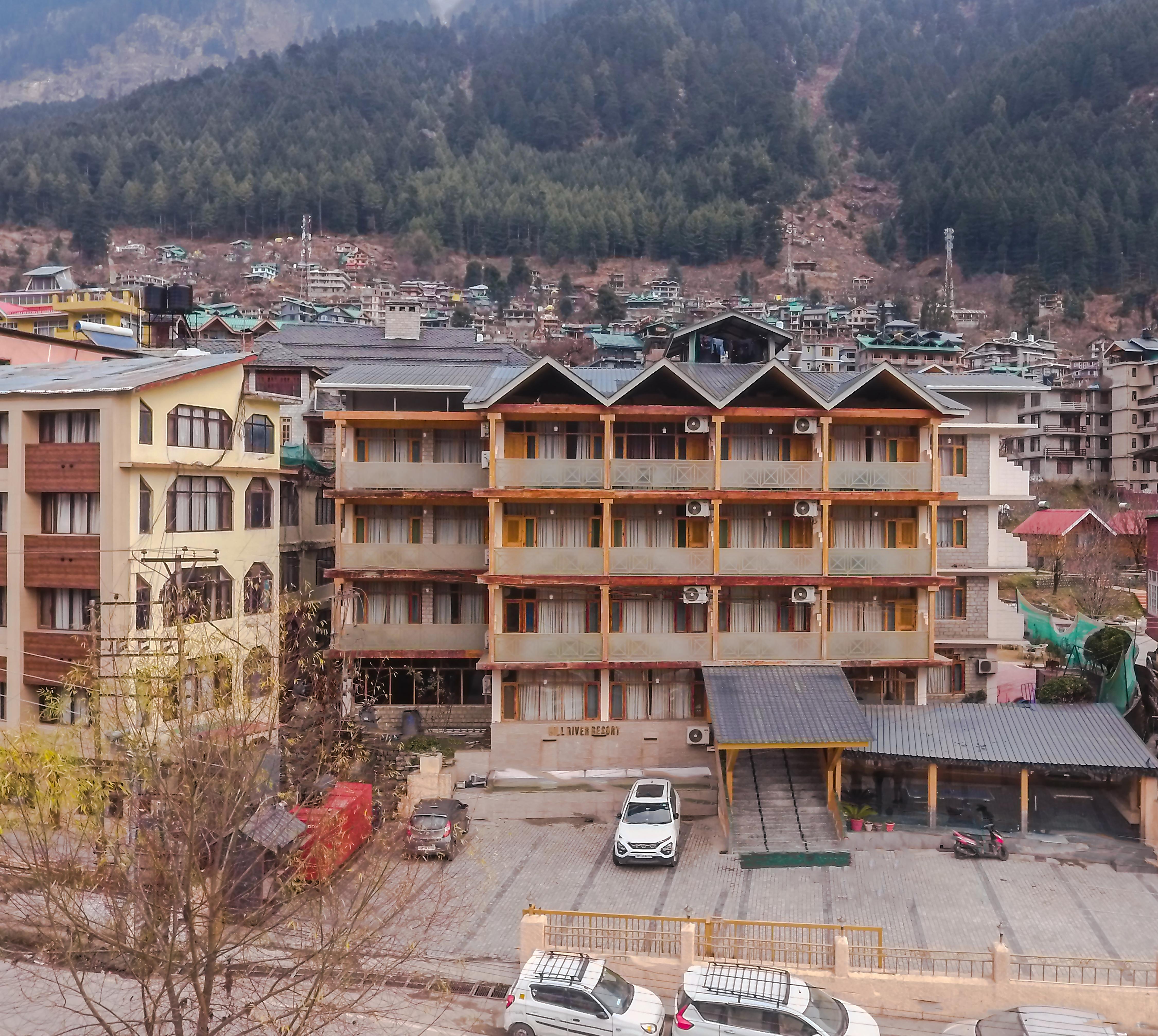 Hill River Resort by West Western (Central heated and Air cooled)