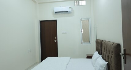 Sandhya Shri Residence Room Type - Standard AC Room (F 2)