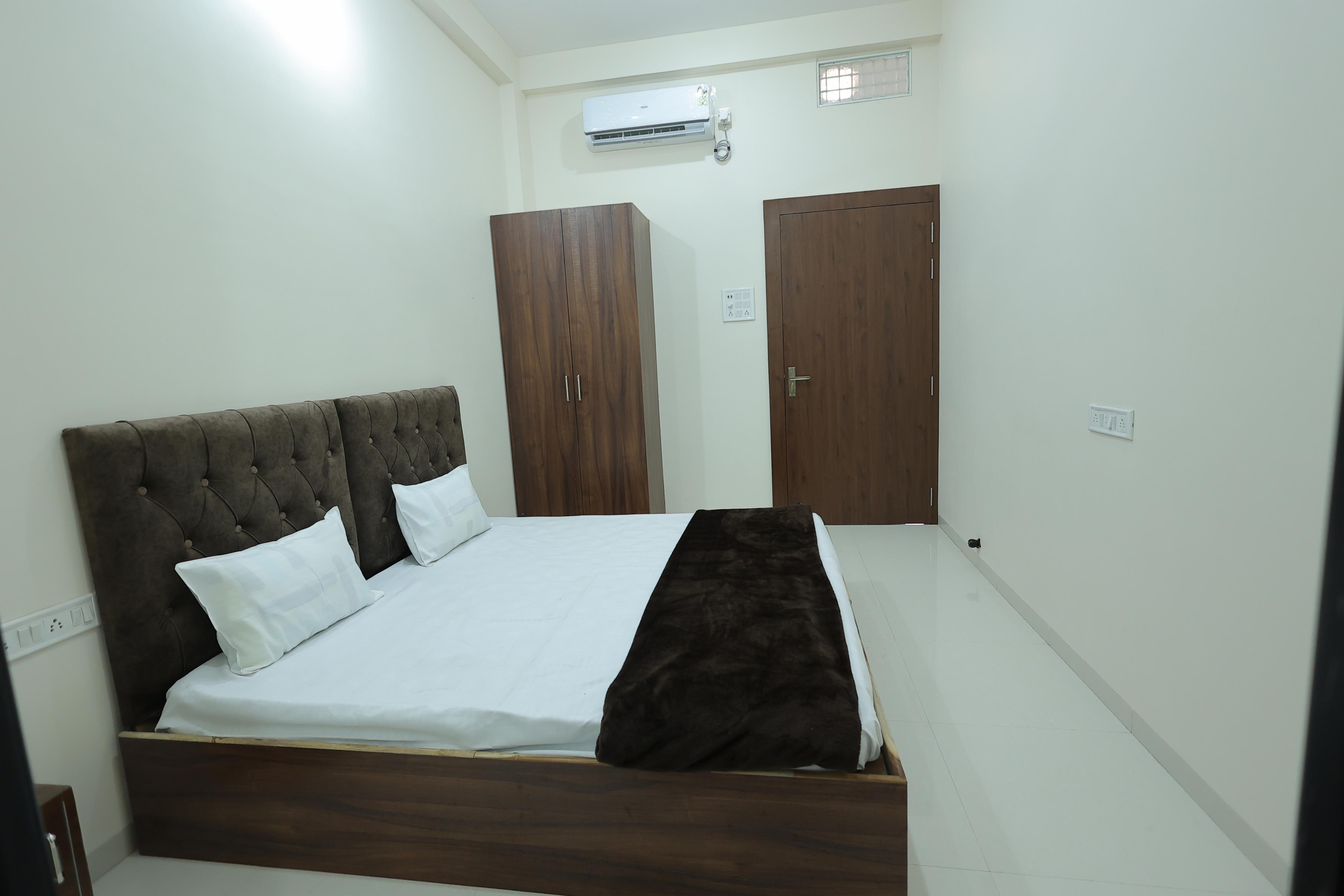 Sandhya Shri Residence Room Type - Standard AC Room (G 2)