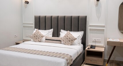 Elegance Regency Room Type - Deluxe Room