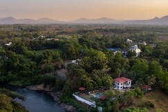 SaffronStays Riverfront Manor