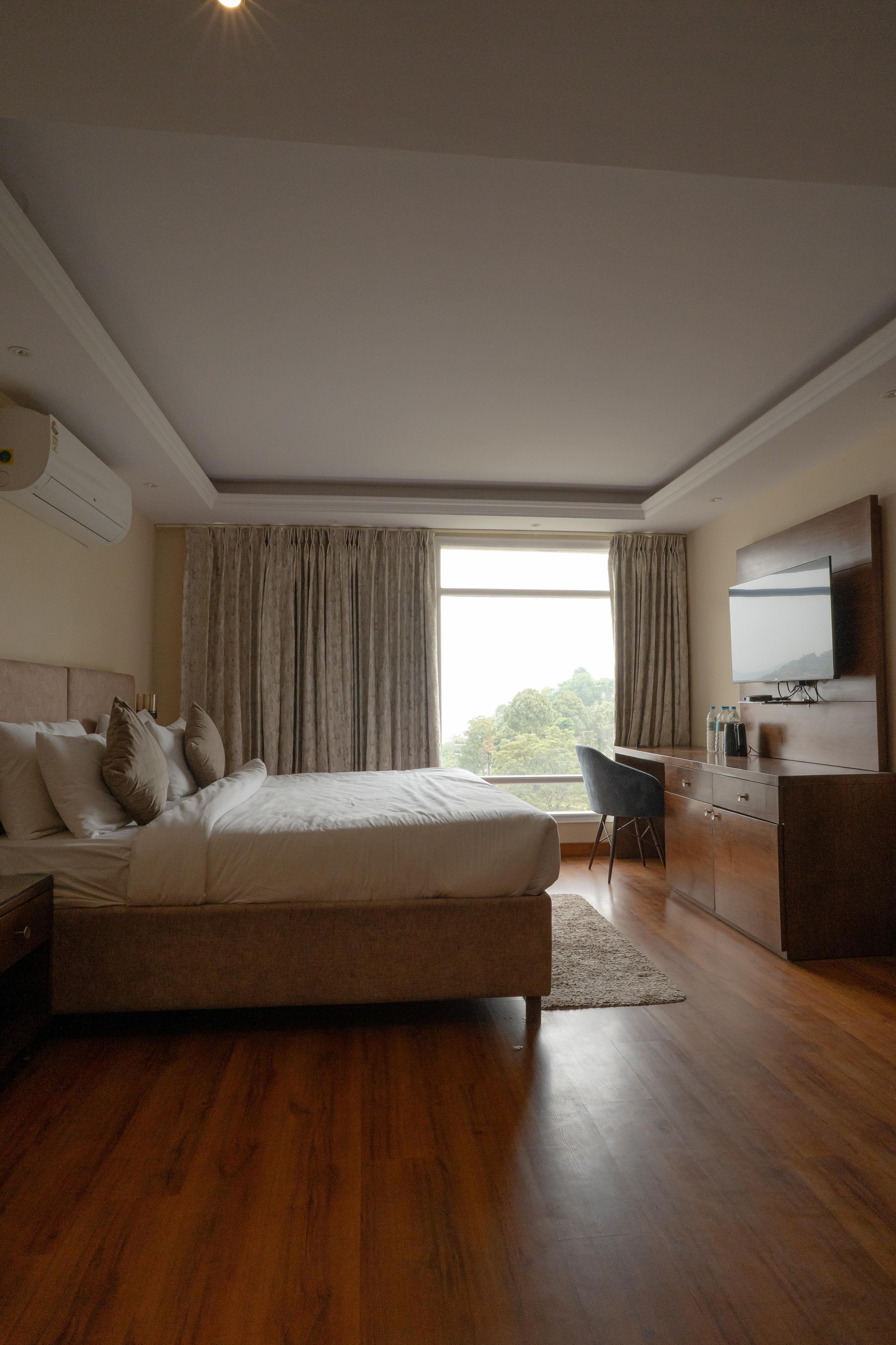 Hotel Rajgriha Kasauli - Tap to explore photos
