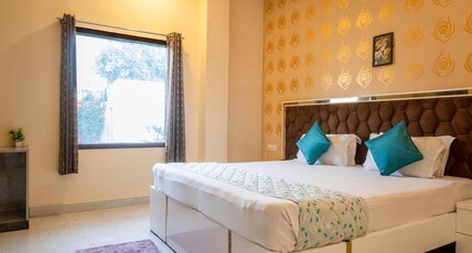 Chotiwala - 10 mins from Kashi Vishwanath Temple Room Type - Lawn View Room