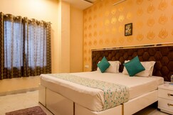 Chotiwala - 10 mins from Kashi Vishwanath Temple