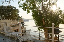 Paddys Loft By The Lake