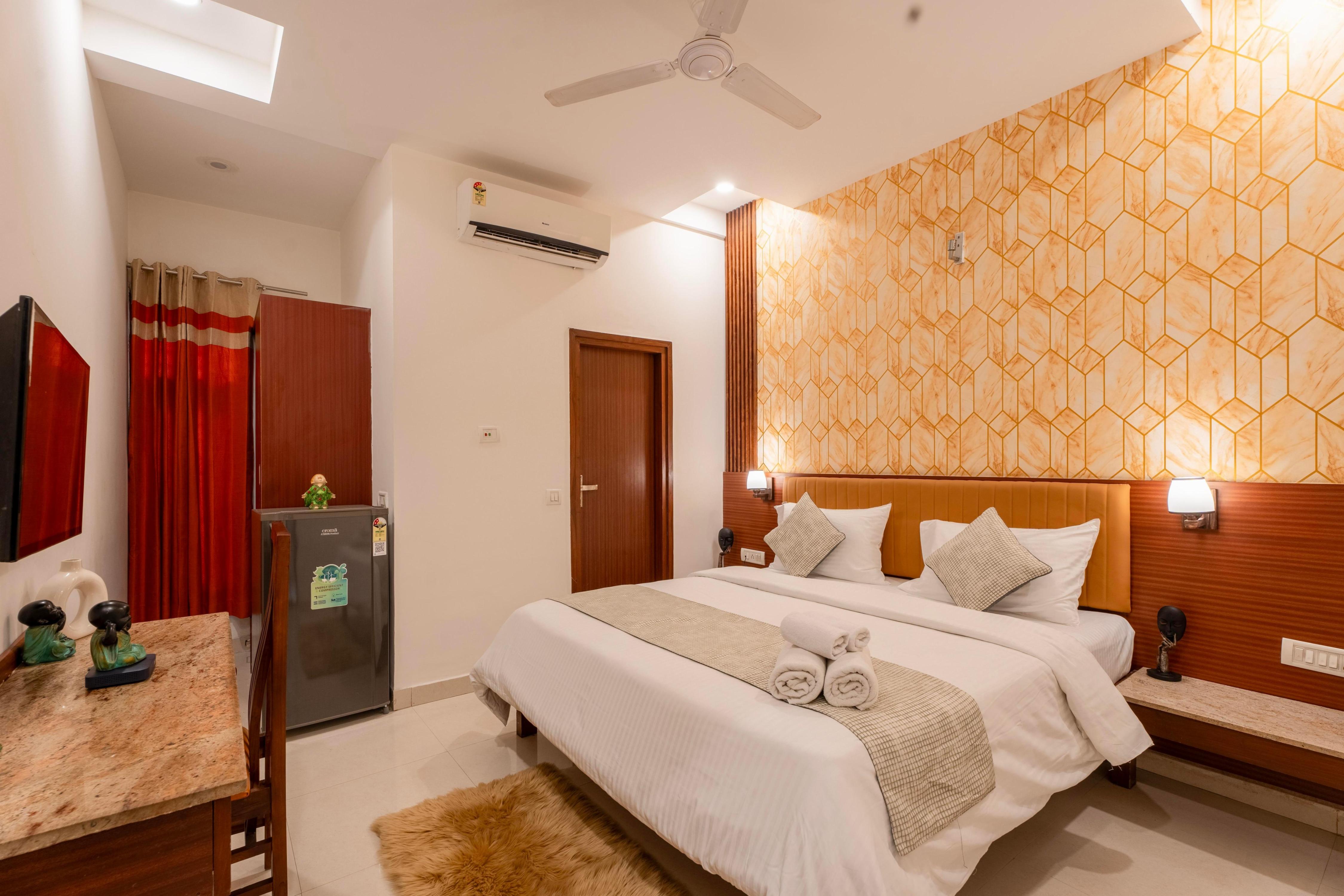 The Lodgers Hotel & Banquet Sector 38