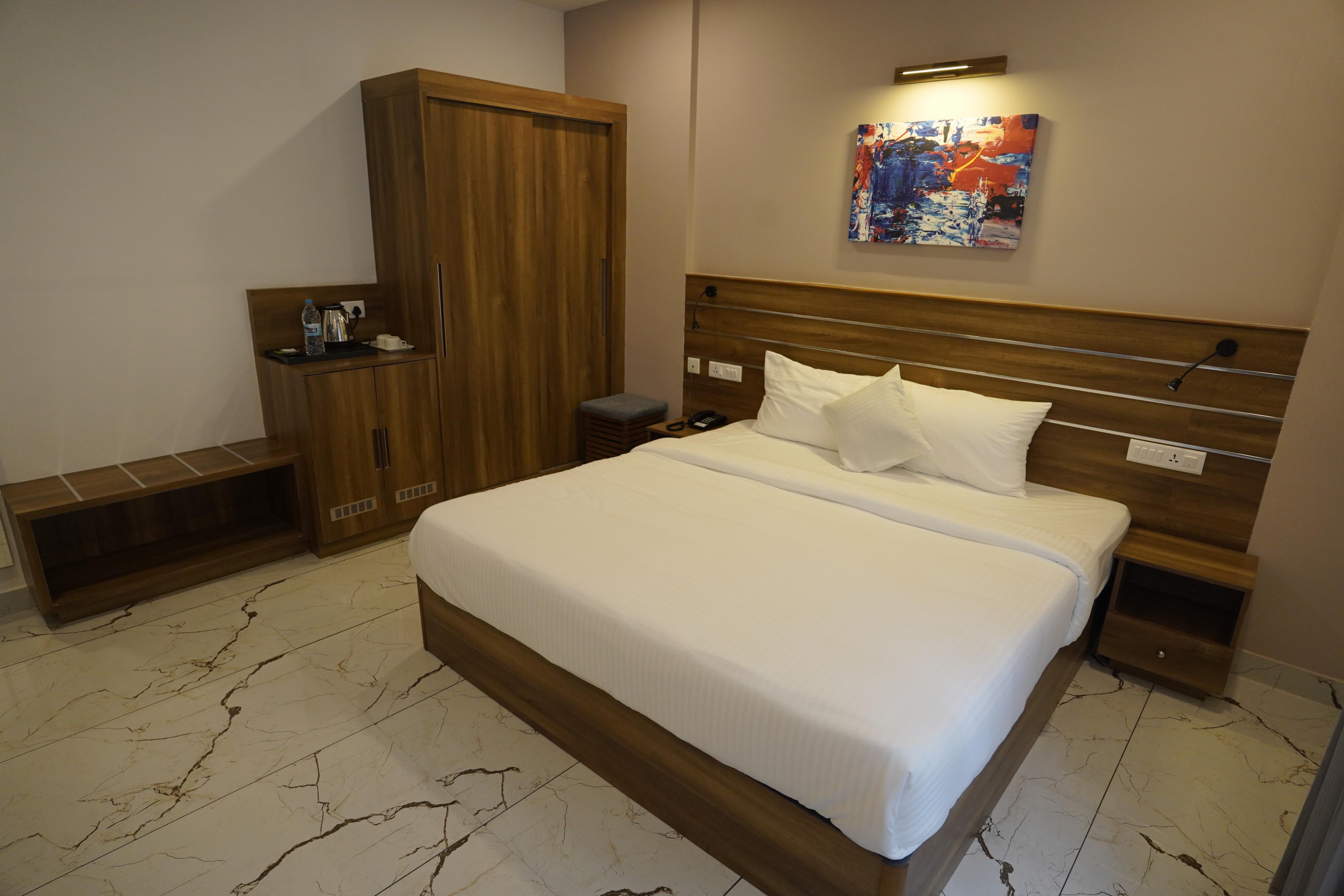 PUTHUR RESIDENCY HOTEL - Tap to explore photos