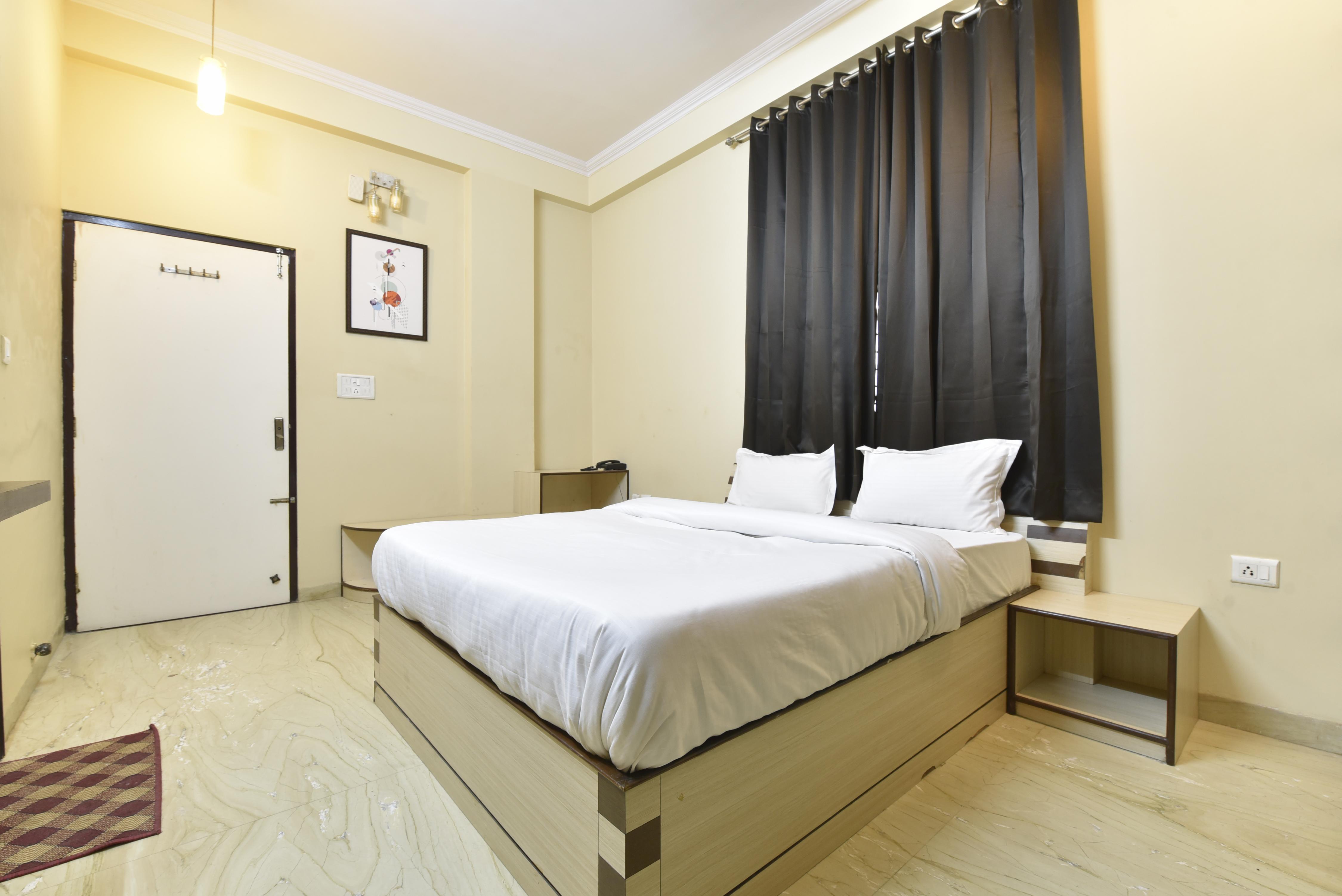 Hotel The Grand Kailash - Tap to explore photos