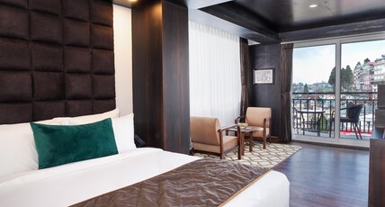 The West Gate Posada By Summit Room Type - Premium View Room with Balcony and Bathtub