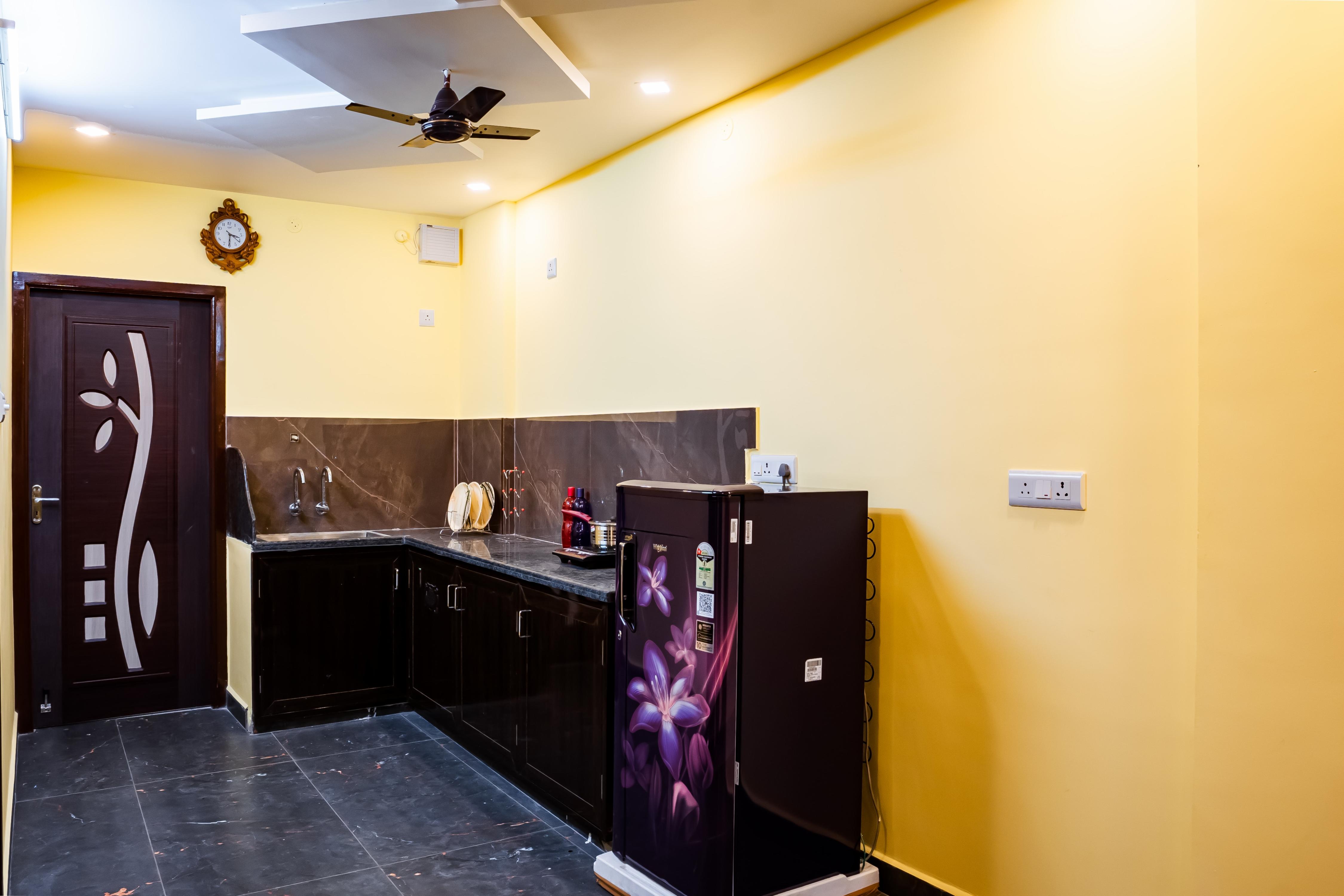 De Classic Homestay - Tap to explore photos