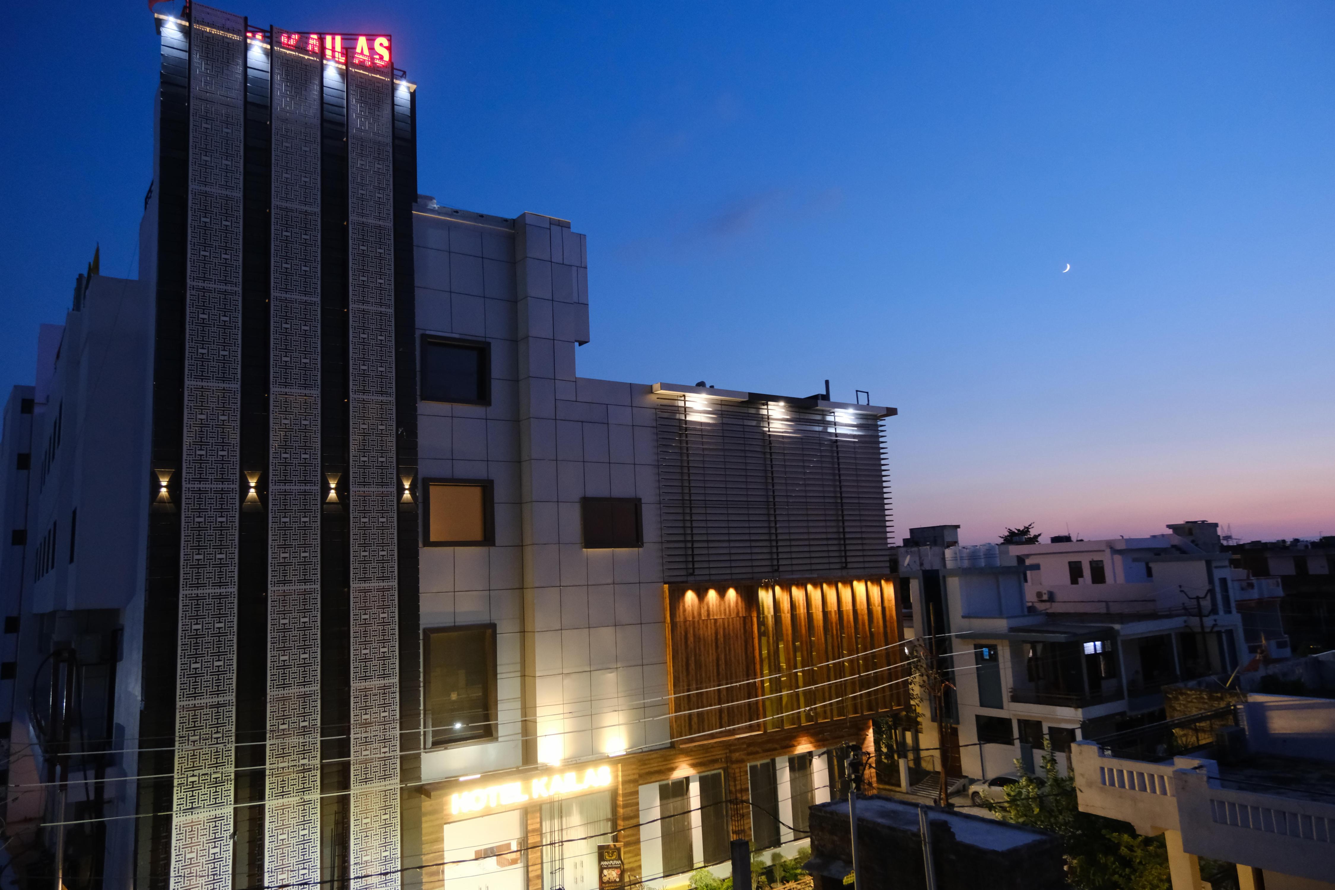 Hotel Kailas Kanpur - Tap to explore photos