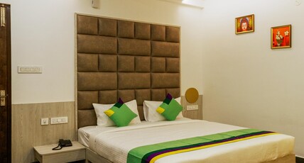 Itsy Hotels Silver Keys Room Type - Deluxe Room