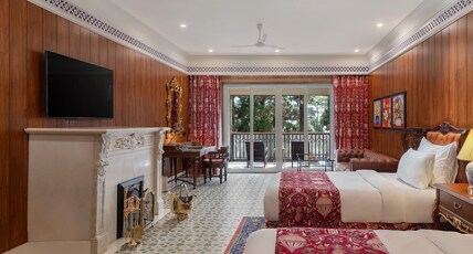 Mayfair Jungpana Room Type - The Capt. David Logan Suite with Jacuzzi