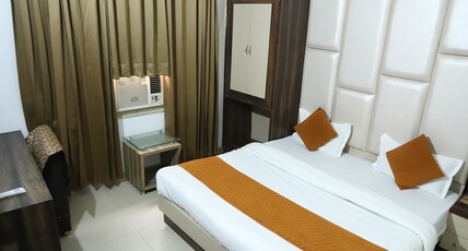 Malhotra Inn (2 min walk from the Golden Temple) Room Type - Deluxe King Room